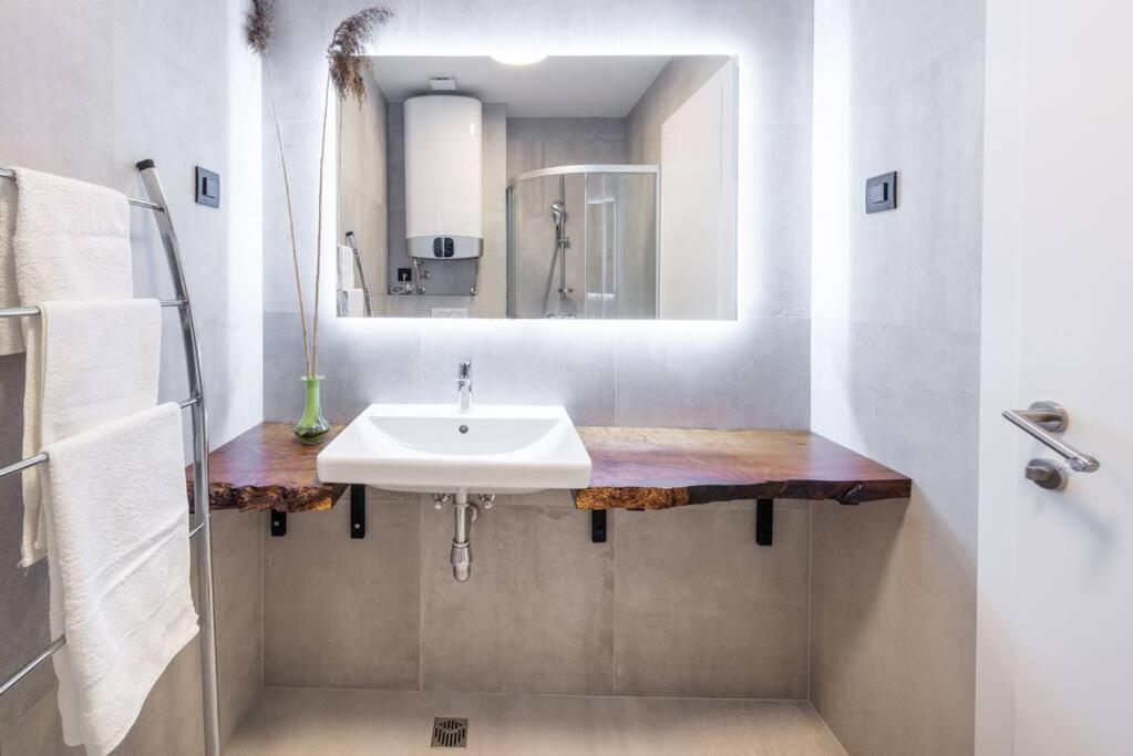 Апартаменты Walking Distance Old Town 120M2,Garden,View,Garage Дубровник Экстерьер фото