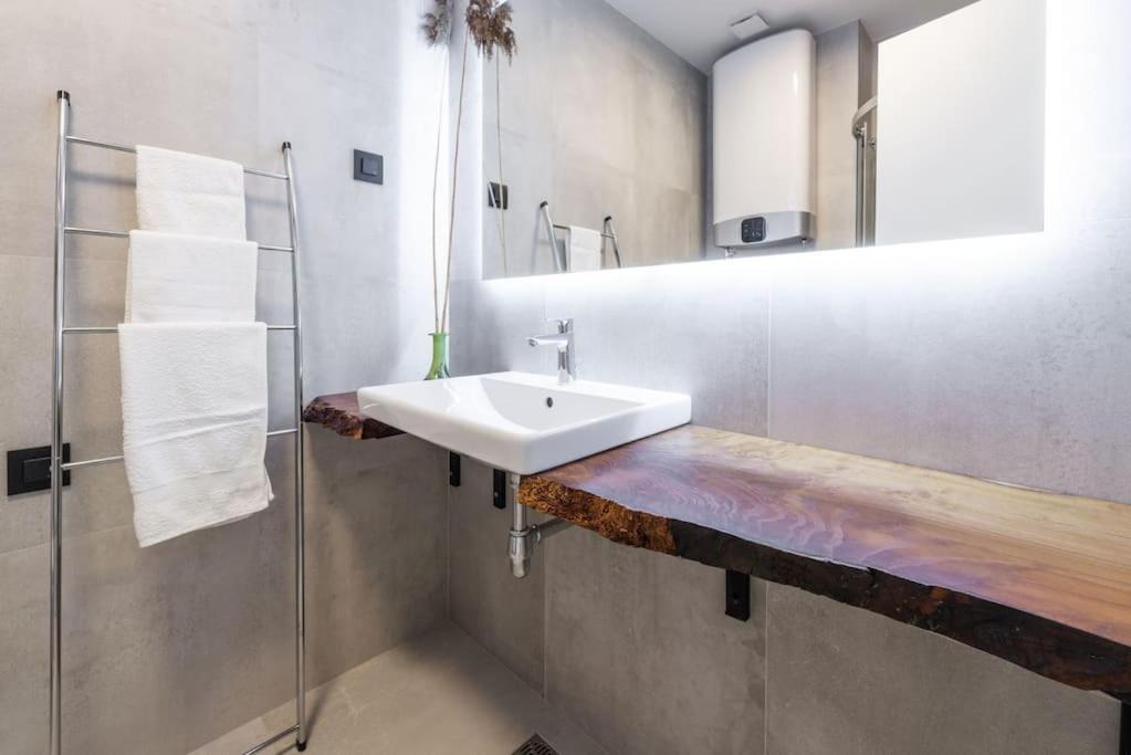 Апартаменты Walking Distance Old Town 120M2,Garden,View,Garage Дубровник Экстерьер фото